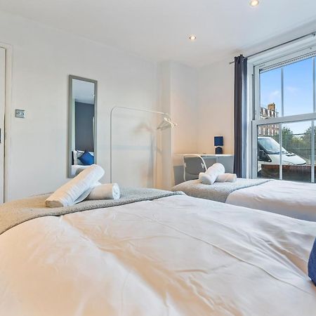 הוילה Impeccable 4-Bed House In Brixton לונדון מראה חיצוני תמונה